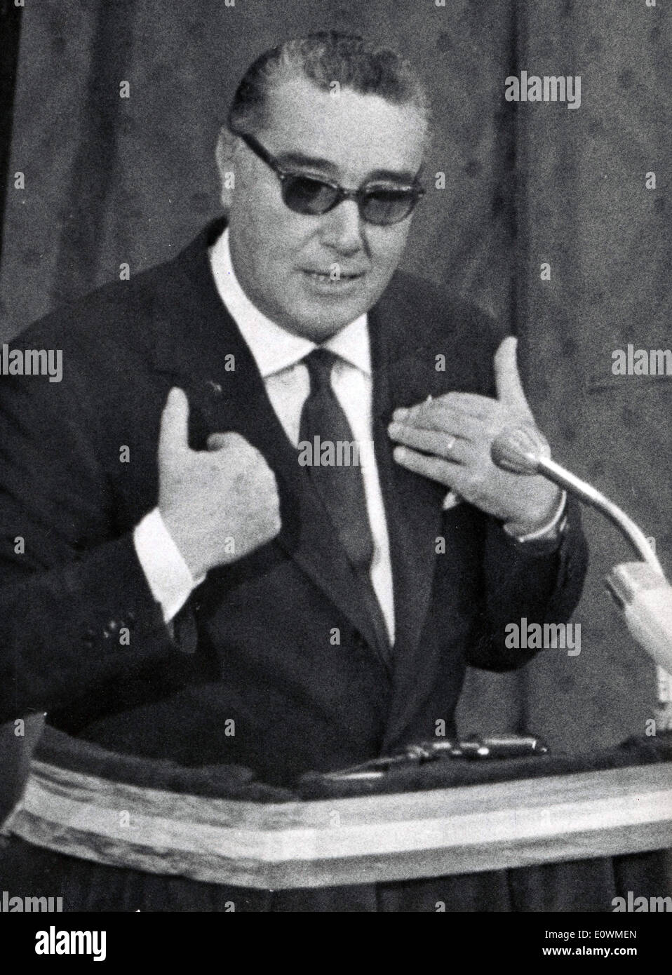 02 ago 1963 - Roma, Italia - ARTURO MICHELINI parla alla VII Assemblea del nuovo partito fascista presso il Palazzo dei Congressi. Foto Stock