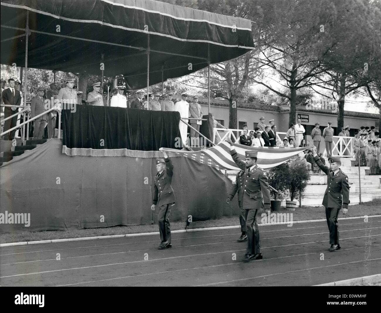 Sett. 09, 1963 - Questo pomeriggio la cerimonia di apertura del 1 militari Campionato Internazionale di Pentathlon organizzato dall'esercito italiano e al quale partecipano 9 Paesi stranieri, tra cui la Francia, Stati Uniti, Messico, Brasile e Italia. Foto Stock