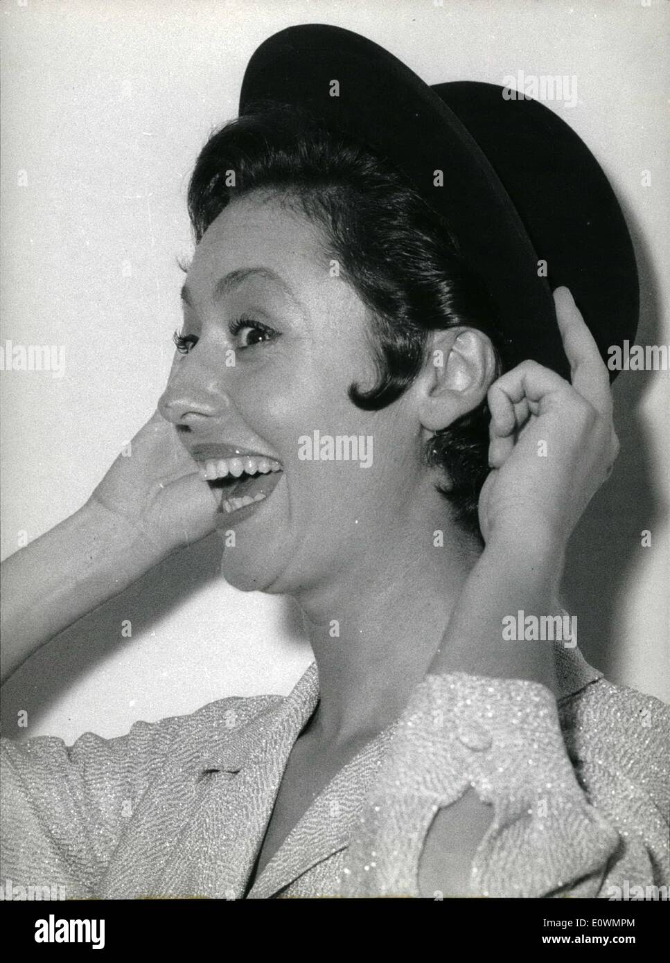 Agosto 08, 1963 - Roma, 1 Agosto 1963 - Caterina Valente, il famoso cantante tedesca, era ospite la scorsa notte al ''Musical Visualizza'' che ha avuto luogo in un teatro aperto a Roma. Po = alcune divertenti espressione del "brava' attrice. Foto Stock