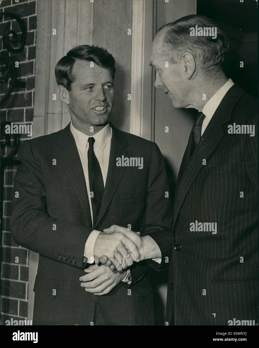 Gen 01, 1964 - U.S il procuratore generale chiede al n. 10: Il sig. Robert F. Kennedy negli Stati Uniti il procuratore generale - e fratello di Foto Stock