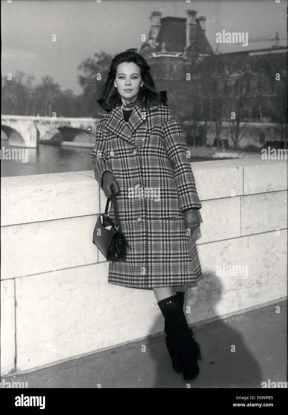 Gen 01, 1964 - Un viaggio a Parigi prima della isola deserta per Leslie Caron: Parisian-nato movie star Leslie Caron è tornato nella sua Foto Stock