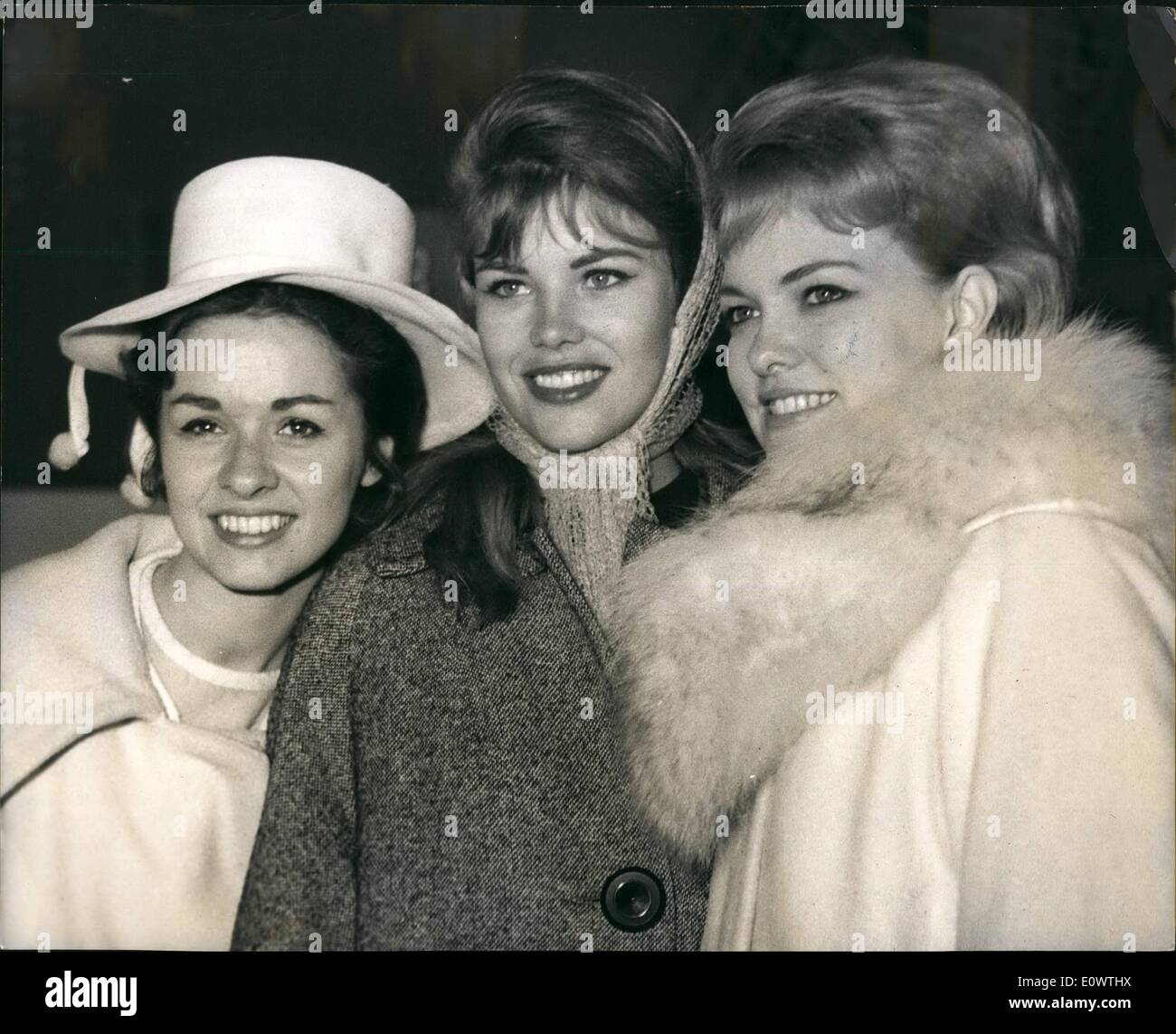 Apr. 04, 1964 - American Beauty Queens sul goodwill Tour: Attractibe arrivales a Londra yeterday, erano tre regine di bellezza da Foto Stock