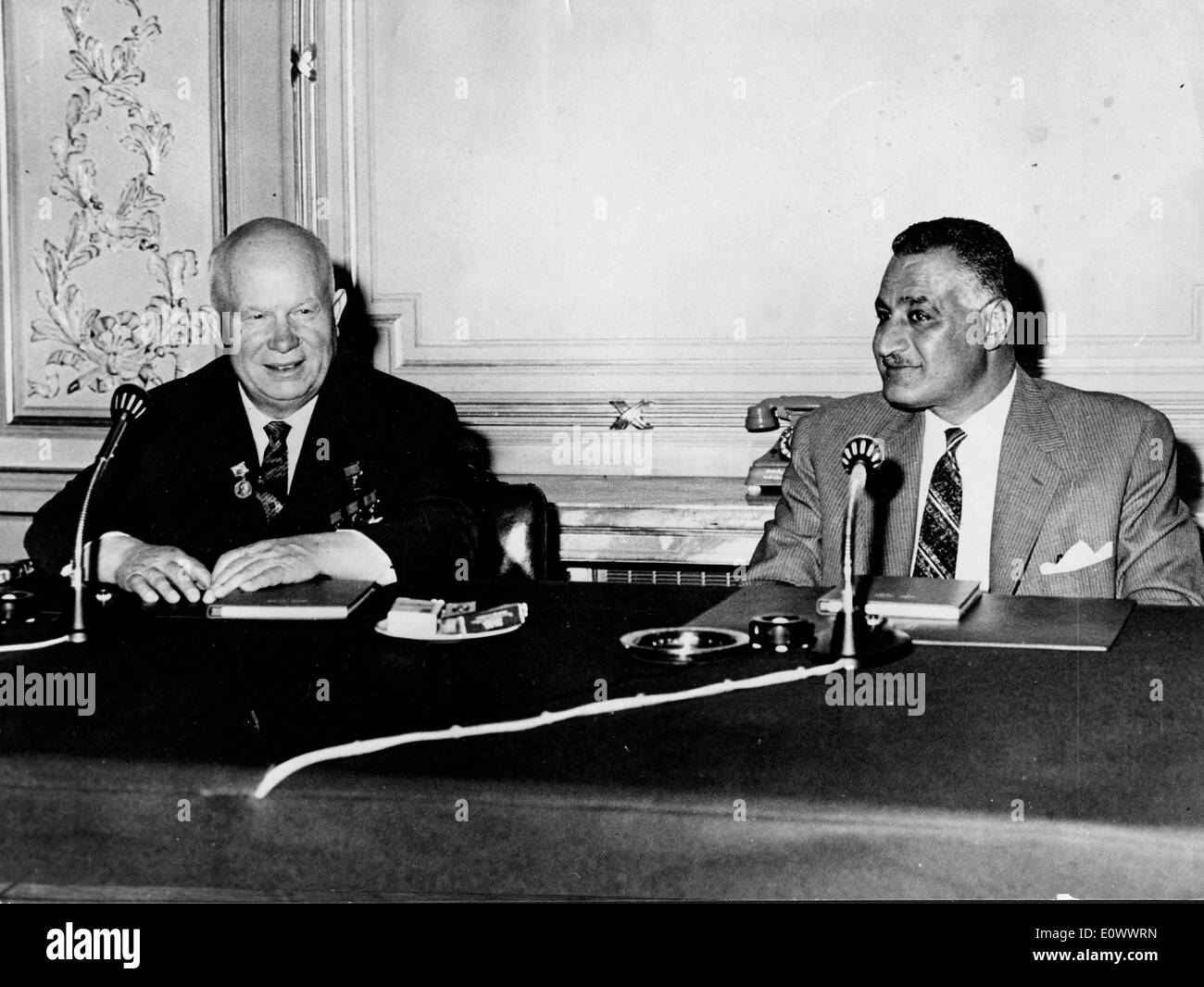 Nikita Khrushchev e Gamal Abdel Nasser al Kubbeh Palace Foto Stock