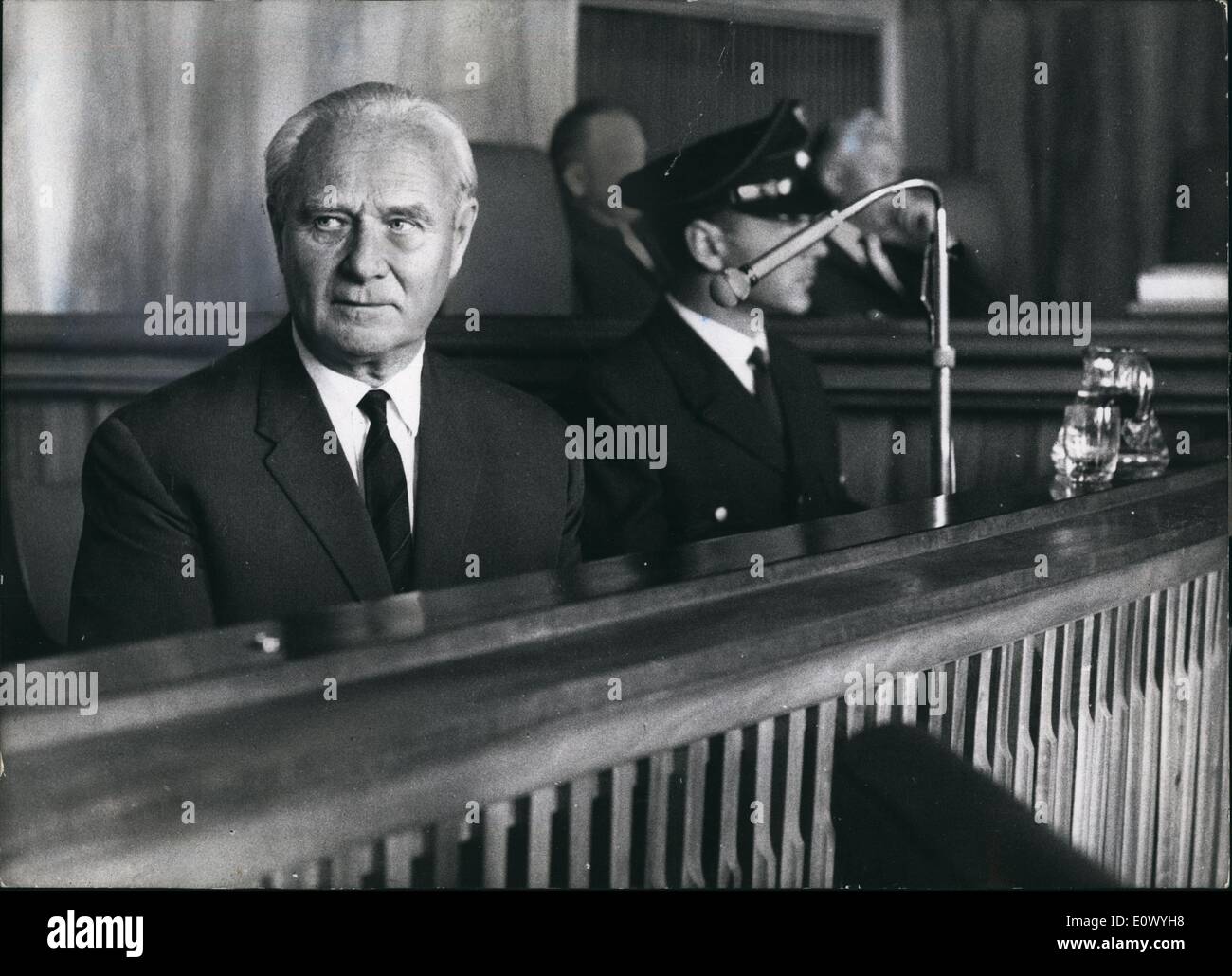 Lug. 07, 1964 - io non riconoscere la colpa ha spiegato la ex SS-generale Karl Wolff Karl Wolf dinanzi alla Corte d'assise in Foto Stock