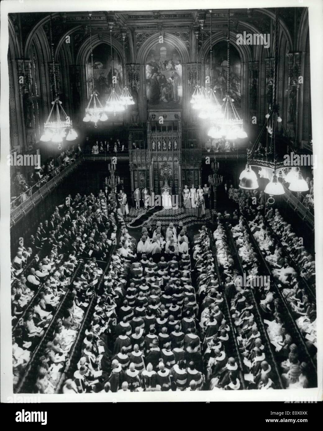Nov. 11, 1964 - Lo stato Apertura del Parlamento: oggi, H.M. La Queen Elizabeth 11 formalmente inaugurato il nuovo Parlamento, lettura Foto Stock