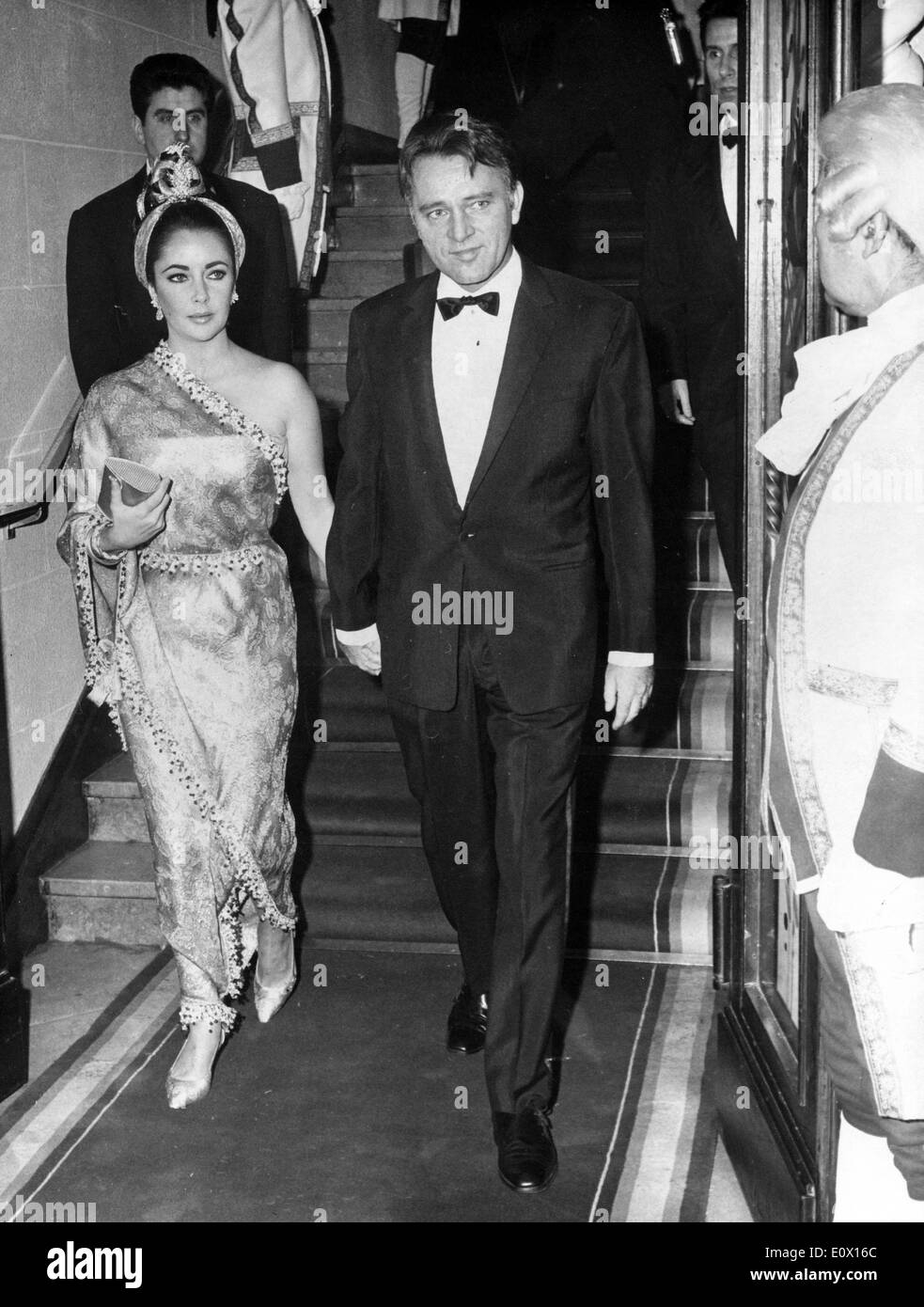 Attrice Elizabeth Taylor in occasione di un evento con mio marito attore Richard Burton Foto Stock