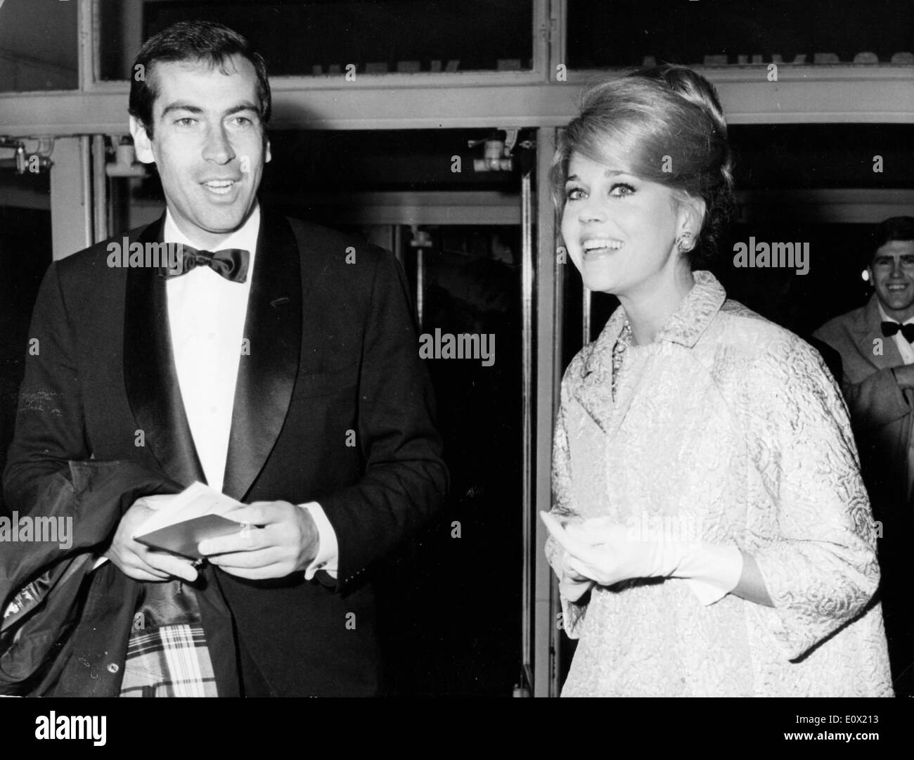 L'attrice Jane Fonda e marito Roger Vadim partecipando a una premiere del film Foto Stock