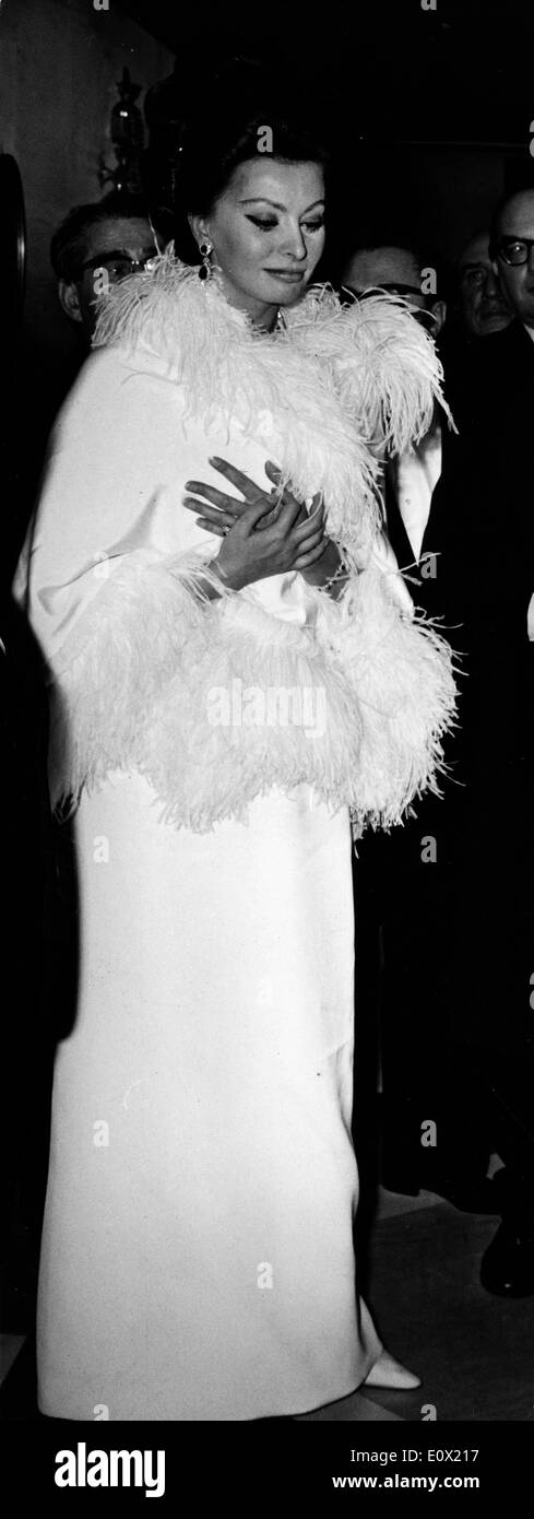 Attrice Sophia Loren alla premiere di 'Matrimonio stile italiano" Foto Stock