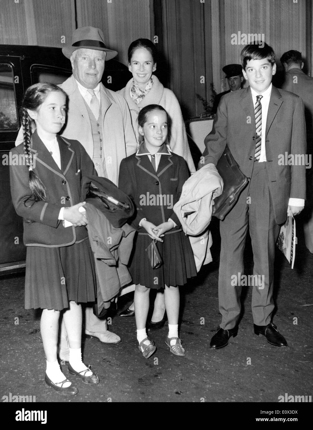 Attore Charlie Chaplin con la sua famiglia Foto Stock
