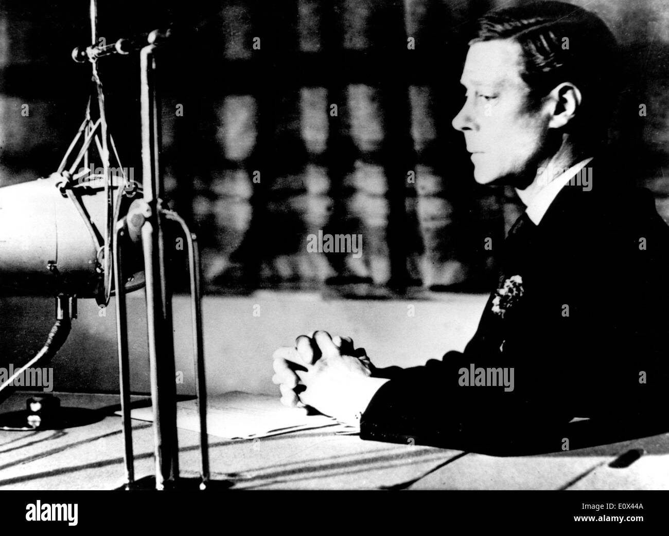 King Edward VIII annunciando la sua abdicazione alla radio Foto Stock