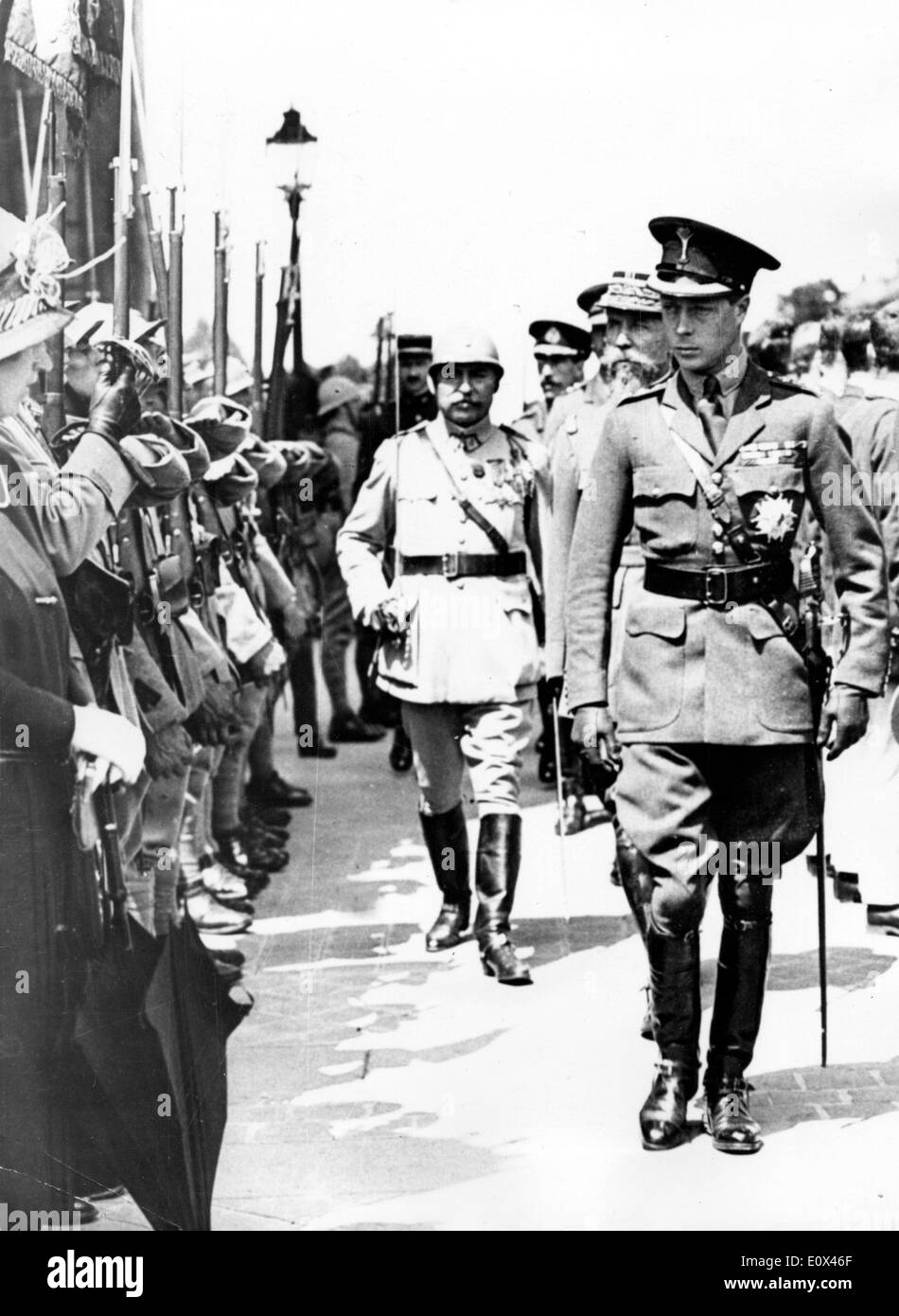 Il Duca di Windsor ispeziona le truppe Foto Stock