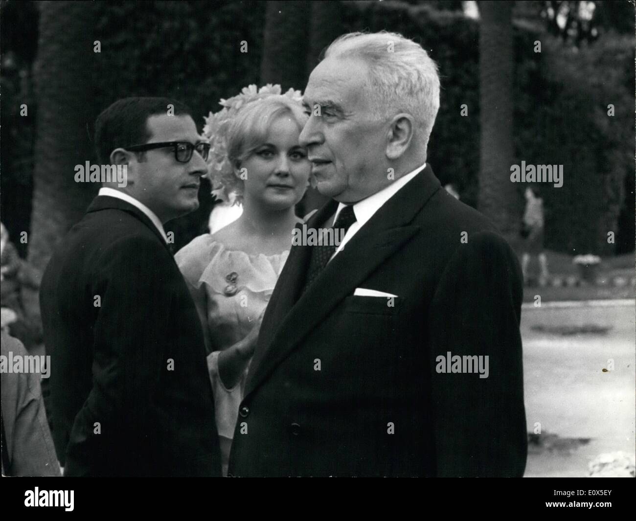 Giugno 06, 1965 - Setary comunista hon Luigi Longo, tenuto questo pomeriggio al Quirinale giardino durante il party offerto dall Italia Foto Stock