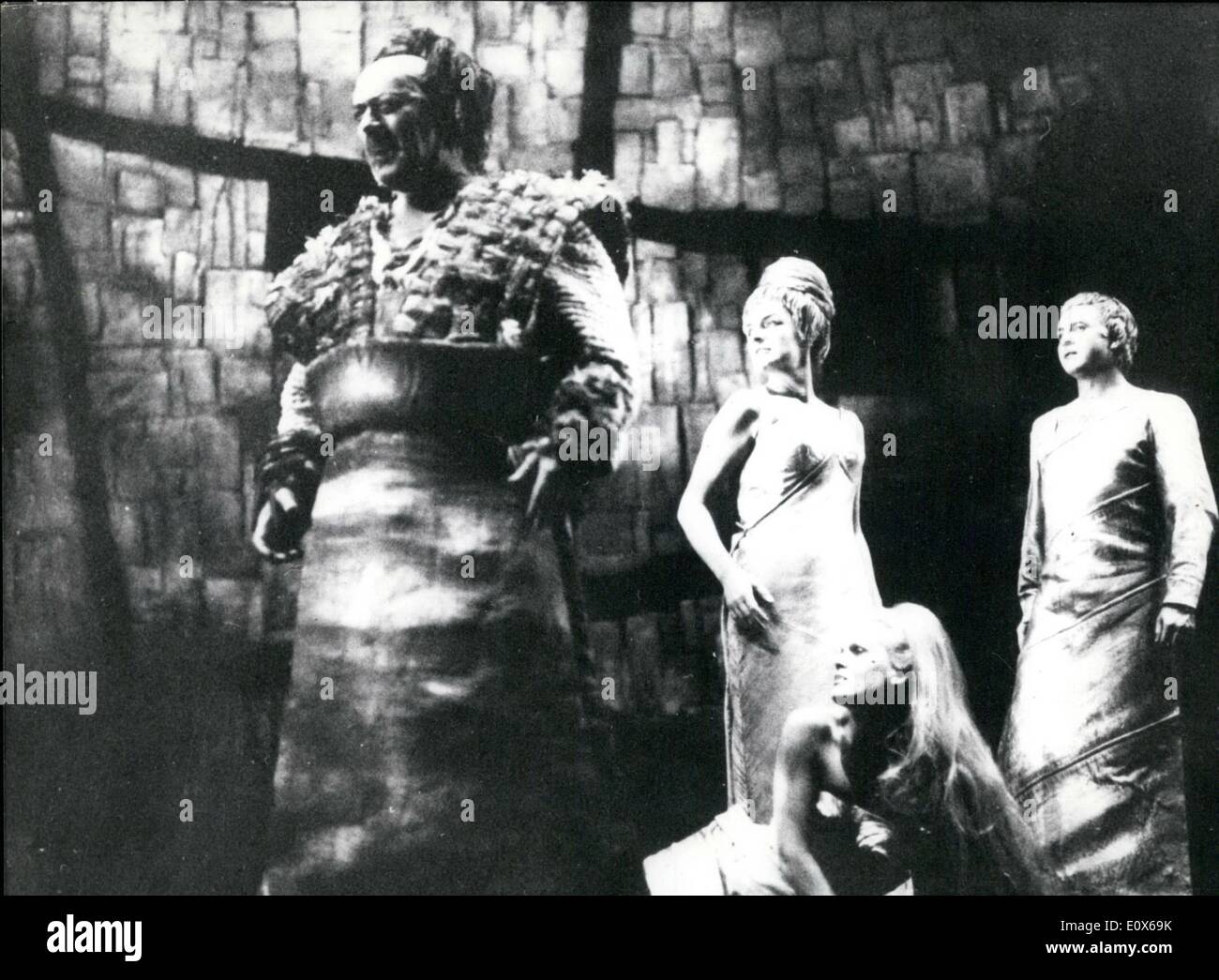 Lug. 07, 1965 - Bayreuther Festival 1965: luogo di incontro degli amanti della musica in tutto il mondo è ora di nuovo Bayreuth/Baviera. Il 25 luglio 1965 il Bayreuth-Festival sarà aperto con ''l'Rhein gold''. La foto mostra ''Rheingold'' immagine 4, f.l.t.r.: Fafner : Kurt Bohme (Bohme), Fricka: Ursula Boese (Boese), Freia: Anja Silja (Silja), Froh: William Olvis. Foto Stock