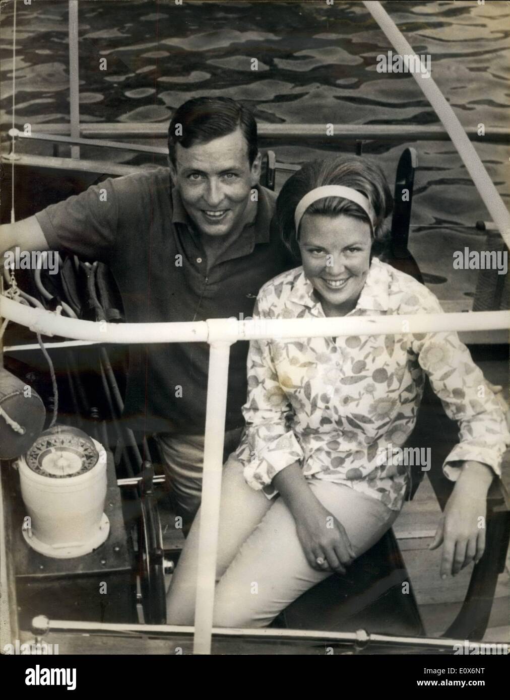 Lug. 07, 1965 - olandese Royal in vacanza in Italia Mostra foto: Crown Princess Beatrix dei Paesi Bassi e il suo fidanzato, Foto Stock