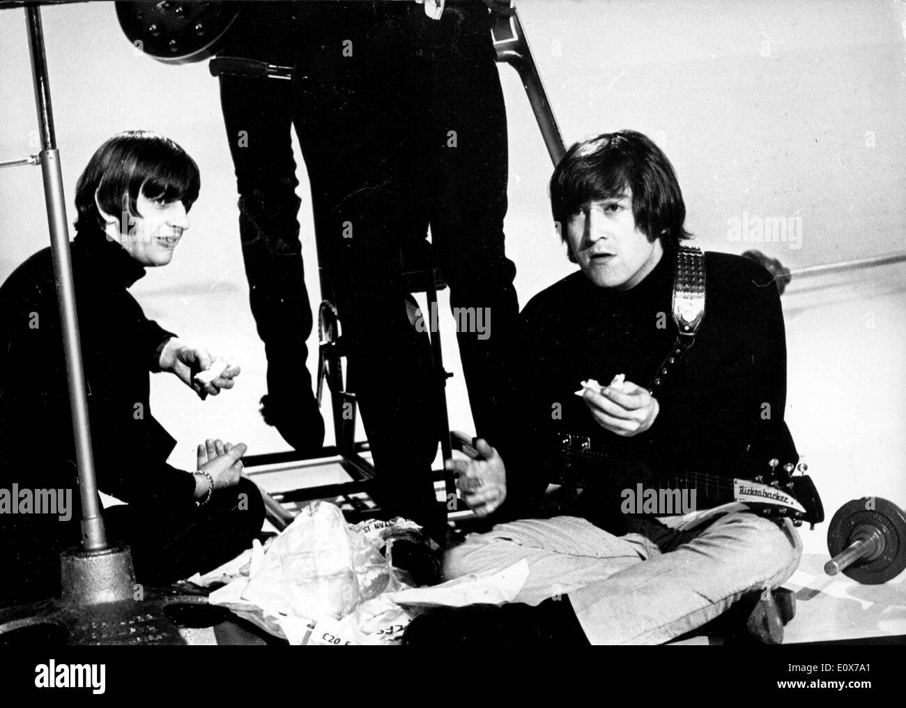 I Beatles durante la pausa in una televisione BBC registrazione speciale Foto Stock