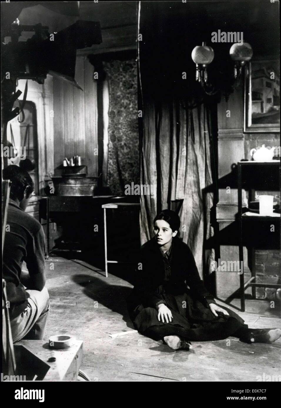 Agosto 31, 1965 - LA RIPRESA Dottor Zhivago in Spagna: molti ben noti - Stelle, compresi Sir Ralph Richardson, Omar Sharif e Geraldine Chaplin, stanno prendendo parte nel nuovo film epico Dottor Zhivago, sulla base della grande romanzo di Boris Pasternak, e ora essendo realizzati in Spagna. Mostra fotografica di Geraldine Chaplin come Tonya in una scena del film. Foto Stock