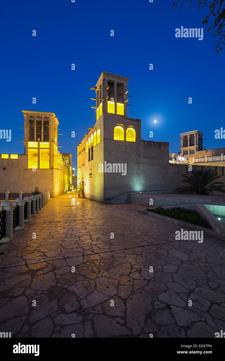 Bastakiya storico quartiere vecchio di notte in Dubai Emirati Arabi Uniti Foto Stock
