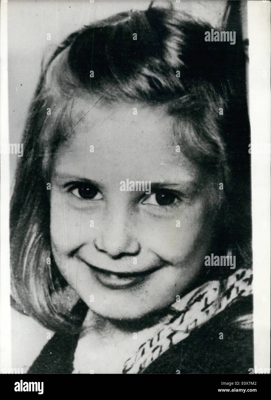 Sett. 09, 1965 - La ricerca di bambini scomparsi: Sei anni Margaret Reynolds lasciò la sua casa in Clifton Road, Aston, Birmingham, mercoledì scorso e non è stato visto in quanto. Ieri, il quinto muoiono a causa della sua assenza, una massiccia marzo è stato realizzato per Margaret; probabilmente il più grande primo tipo mai organizzata. Due mila persone erano in esso. Essi sono stati inviati in lotti di 50 dalla sede centrale di ricerca, Victoria Road stazione di polizia, in Aston. I ricercatori hanno detto di pettine, cal tutte le banche e i siti di demolizione e il tour della fittamente popolato delle periferie industriali di Birmingham Foto Stock