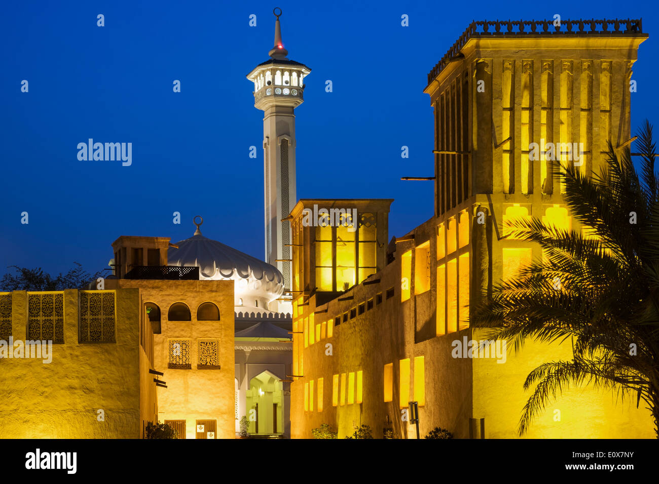 Historic Bastakiya trimestre durante la notte in Dubai Emirati Arabi Uniti Foto Stock