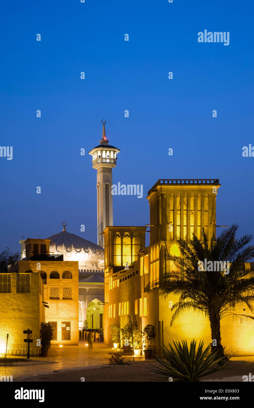 Historic Bastakiya trimestre durante la notte in Dubai Emirati Arabi Uniti Foto Stock