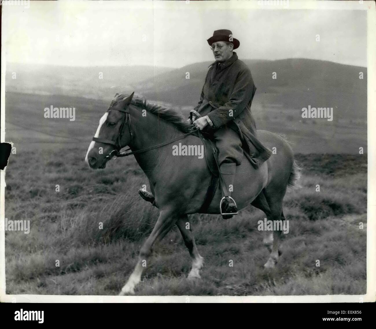 Agosto 08, 1965 - Harold Macmillan a cavallo Foto Stock