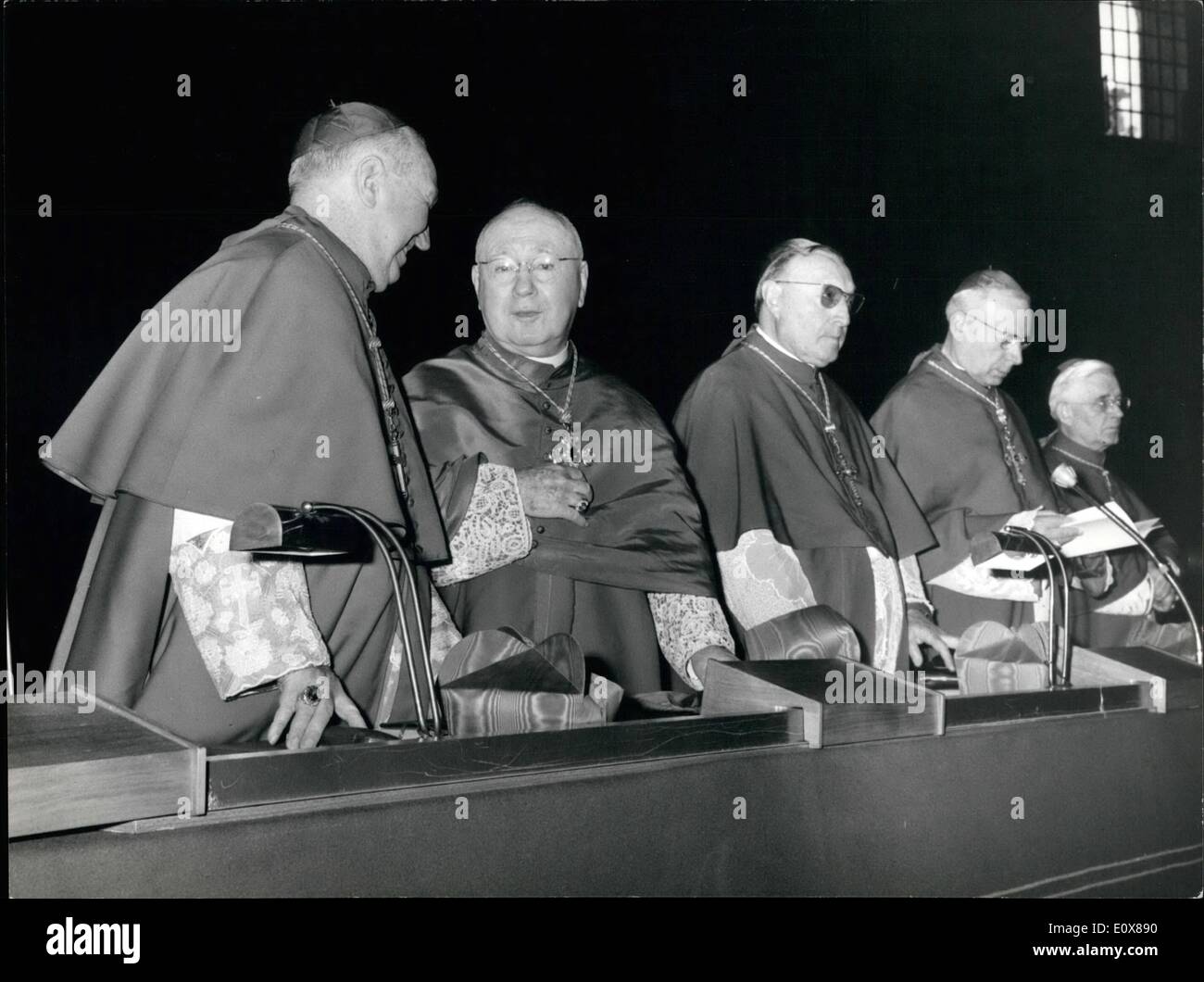 Sett. 09, 1965 - le fatiche della quarta sessione del Concilio Ecumenico, continuare nella Basilica di San Pietro. La foto mostra. i cardinali Foto Stock