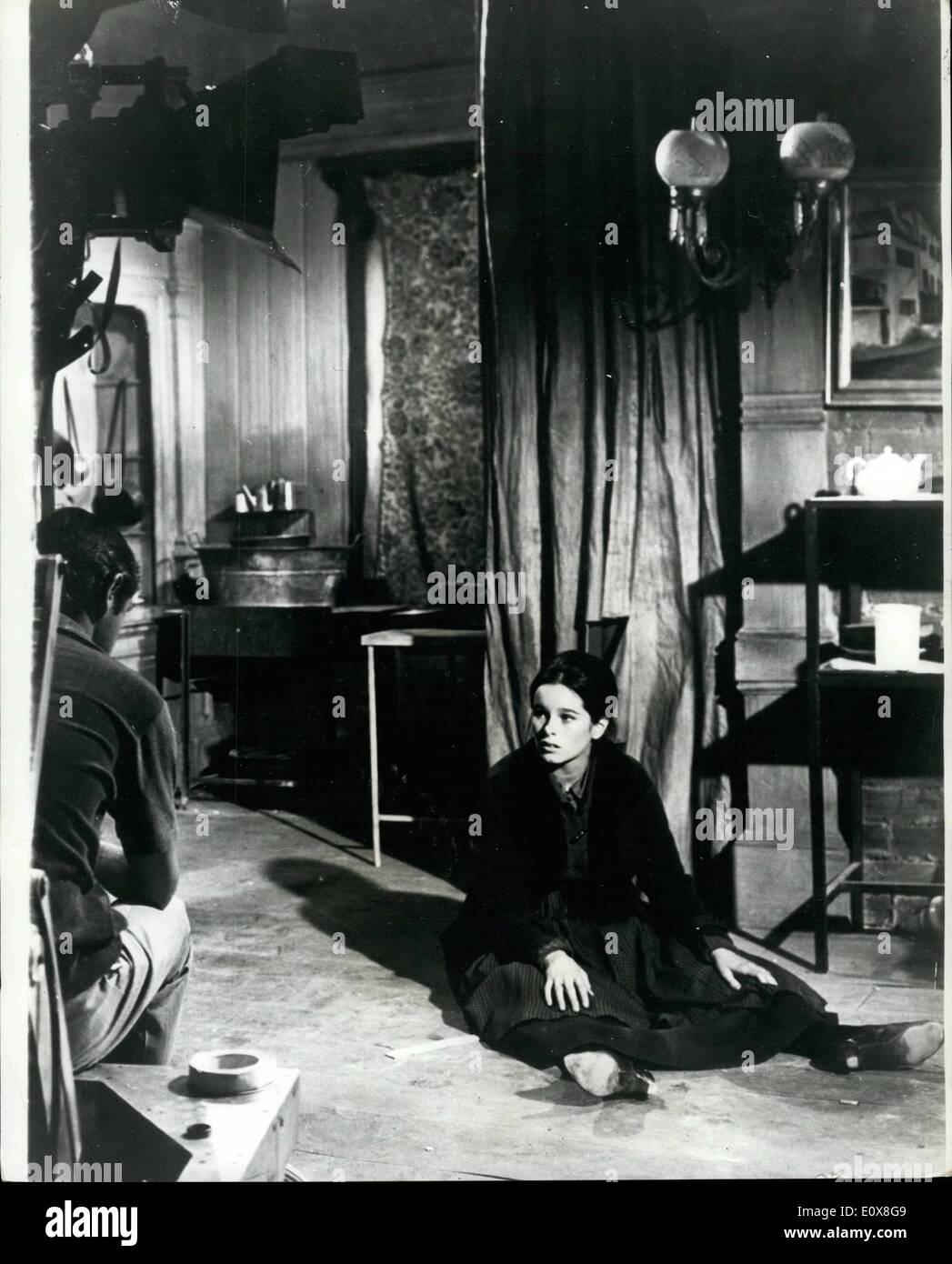 Agosto 08, 1965 - La ripresa ''Dottore Zhivago'' in Spagna. Molti ben noti stelle, compresi Sir Ralph Richardson, Omar Sharif e Geraldine Chaplin, stanno prendendo parte nel nuovo film epico 'Dottore Zhivago". Sulla base del grande romanzo di Boris Pasternak, e ora essendo realizzati in Spagna. Mostra fotografica di Geraldine Chaplin come ' Tonya', in una scena del film. Foto Stock