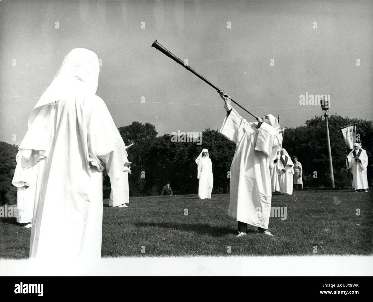 Sett. 23, 1965 - DRUIDI OSSERVARE L'equinozio autunnale: l'assemblea annuale dei soci e amici del druido A.D.U.B. ordine , W Foto Stock