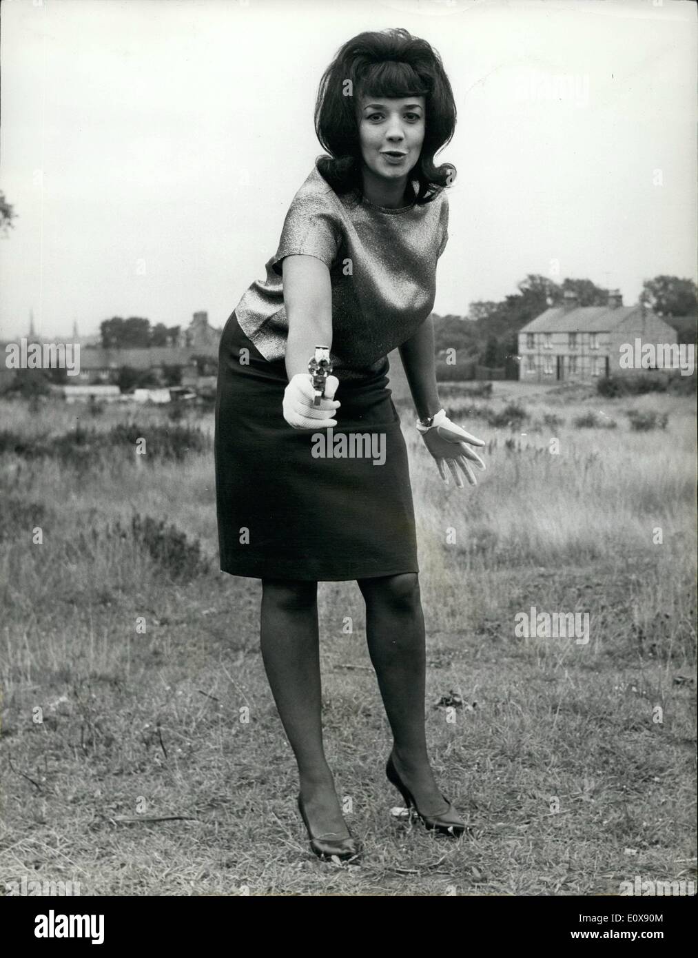 Agosto 08, 1965 - lei è la Gran Bretagna, prima donna per ottenere Western pubblicato.: 28 anni, casalinga di Stamford, linee è il primo Foto Stock