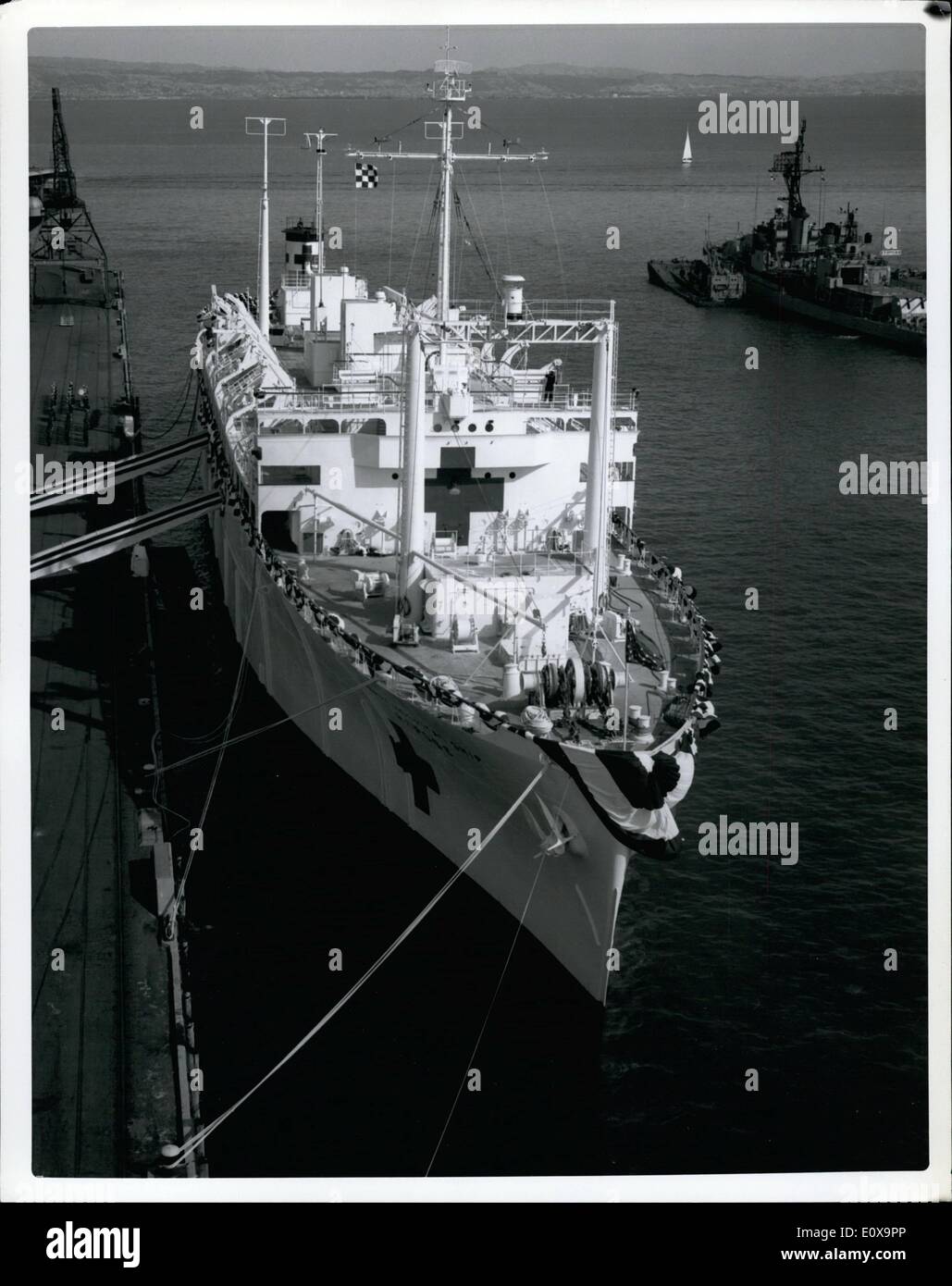 Ottobre 10, 1965 - 1965L'USS riposo (EM-16) appena prima dell'inizio le cerimonie. Foto Stock