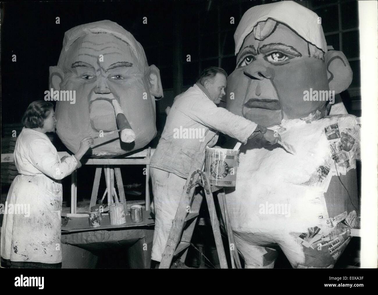 Gen 01, 1966 - Un workshop satirico: diventa un wod-impresa in Wiesbaden - Erbenheim, quando il ben noto pittore - giovane Waltrau Foto Stock