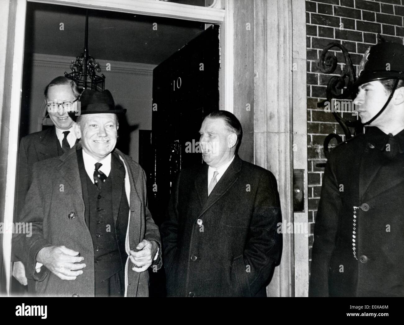 Chief Justice Sir Hugh Beadle lasciando n. 10 Downing Street Foto Stock