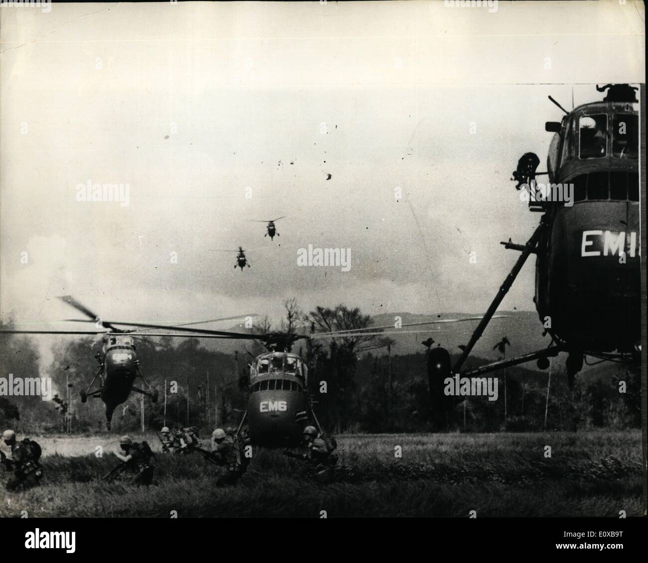 Mar 03, 1966 - La guerra in Vietnam - STATI UNITI Marines sono sbarcati da elicotteri foto mostra: Questi elicotteri rifiuti di poco tempo Foto Stock