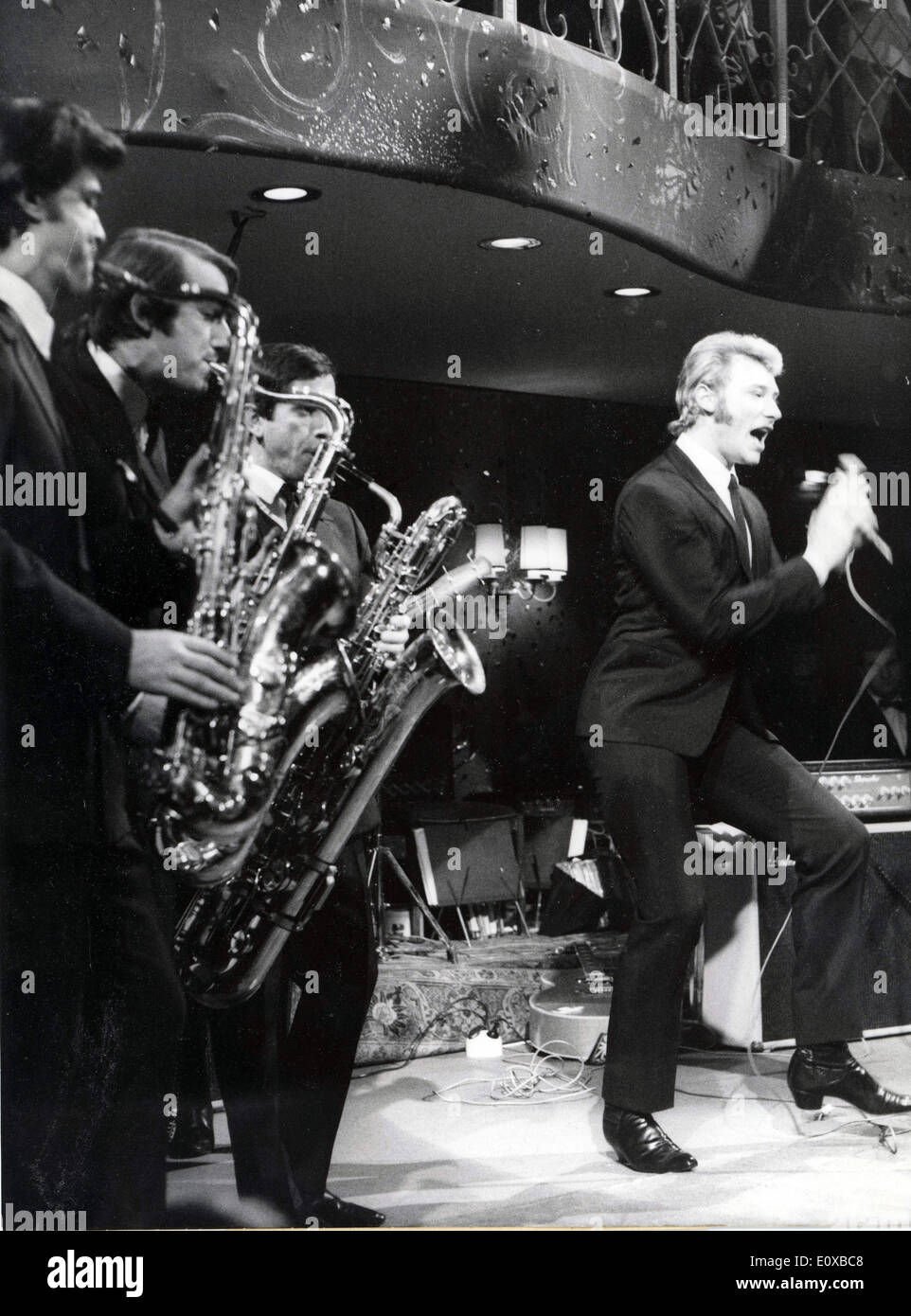 Jan 22, 1966 - Monaco di Baviera, Germania - Johnny Hallyday esegue al Bal pare il carnevale al Bayerischer Hof hotel..: Foto Stock