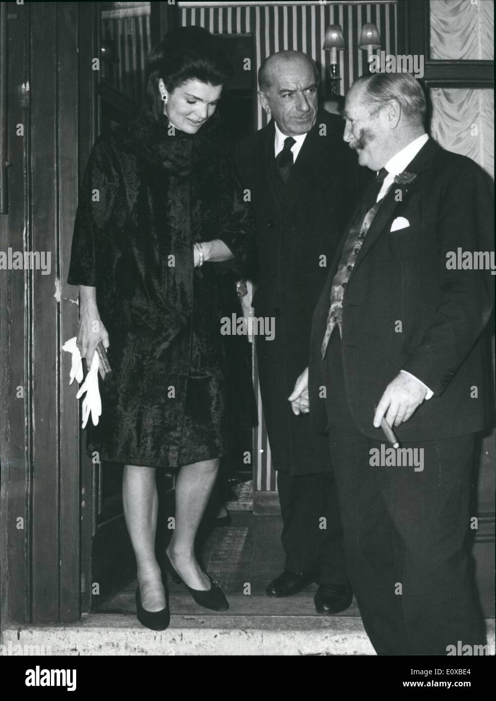 Febbraio 02, 1966 - Jacqueline Kennedy, la finestra del compianto presidente circa alla fine breve vacanza romana, è andato a cena per ''George Foto Stock