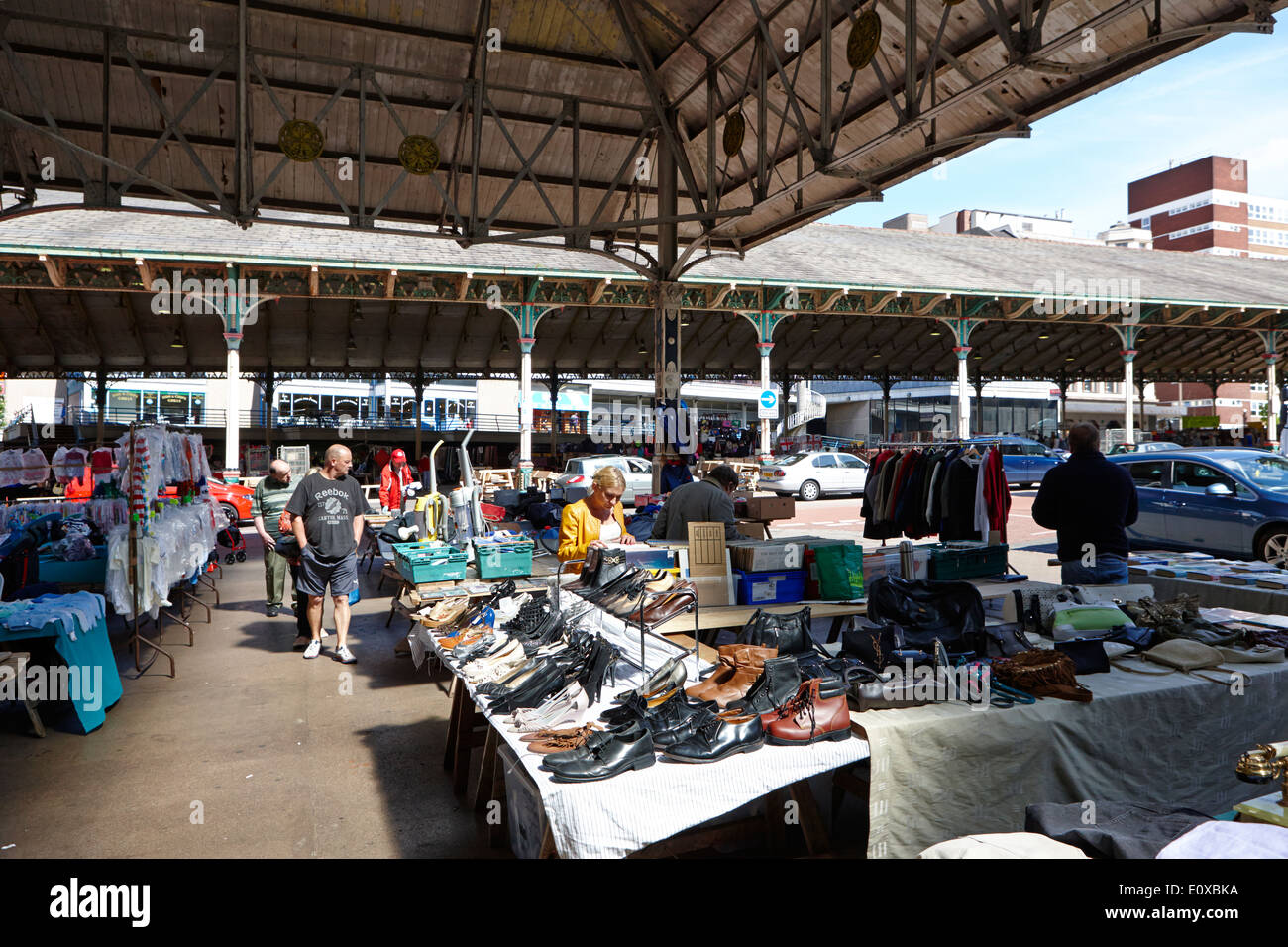 Gli operatori e le bancarelle in coperto mercato vittoriano Preston Inghilterra REGNO UNITO Foto Stock