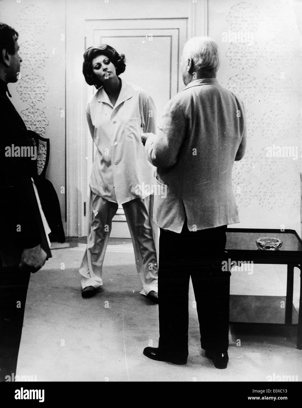 Sophia Loren e Charlie Chaplin durante le riprese di 'Una contessa di Hong Kong" Foto Stock