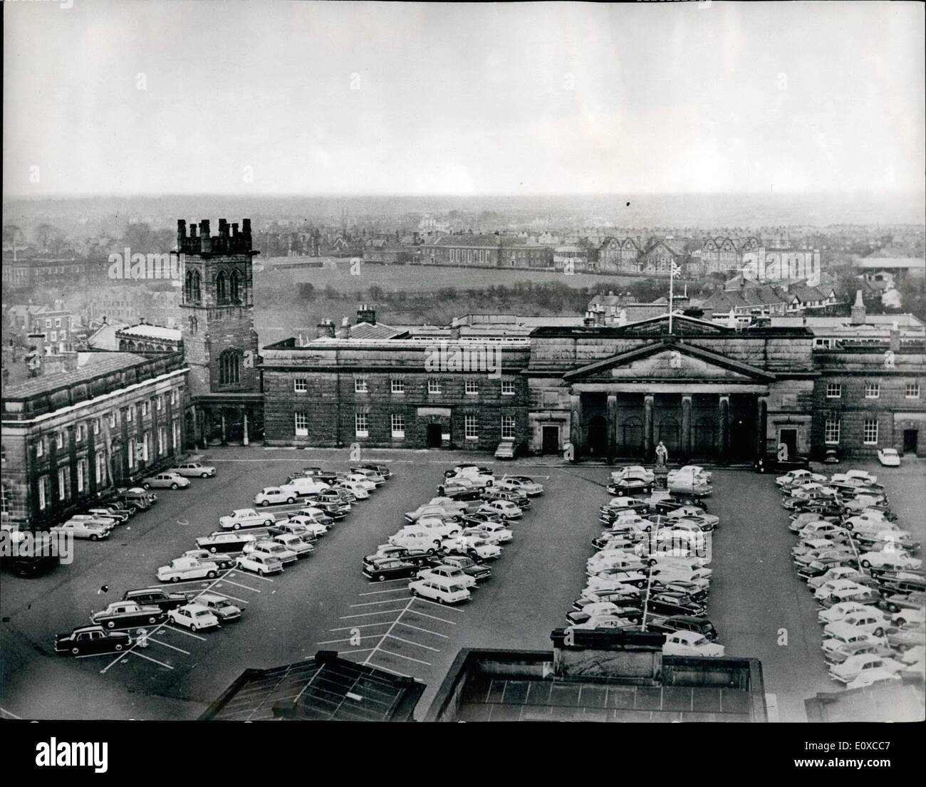 Apr. 04, 1966 - Il Moro murder trial si è aperto oggi a Chester Castle. Gli imputati sono Ian Brady, 27-anno old stock clerk, e Myra Hindley, 23 ANNI DI STENOGRAFIA-DATTILOGRAFA, entrambi di Wordle brook-avenue, Hattersley vicino a Hyde, Cheshire. Brady è caricato con gli omicidi di Lesley Ann Dewney, 10 John Kilbride, 12 e Edward Evans, 17. Hindley è caricato con gli omicidi di Downey e Evans e con harboring Brady sapendo che egli aveva omicidi di Downey e Evans e con harboring Brady sapendo che egli aveva assassinato Kilbride. Foto mostra la vista del castello di Chester, nel caso in cui il processo si è aperto oggi. Foto Stock