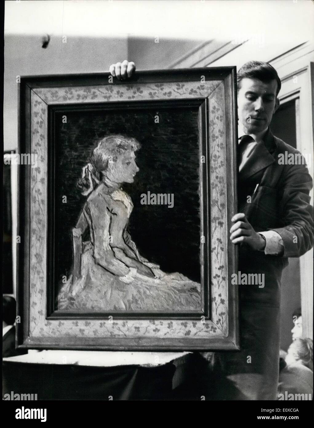 Giugno 06, 1966 - Van Gogh del dipinto di mlle Ravoux è venduto da Christie's per 150.000 Guinea uno di Van Gogh gli ultimi dipinti è stata messa all'asta di Christie's per 150.000 Guinea. Si tratta di un ritratto di mlle Ravoux, la figlia del proprietario del cafe in Auvera dove Van Gogh sparato. Il dipinto appartiene ai signori nuova chiesa, Bryn Athyn, Pennsylvania. fu acquistato dal Sig. David Bathurst, un direttore di Christies, in nome di un anonimo acquirente americano. Mostra fotografica di:- il Van Gogh pittura di mlle Ravoux visto durante l'asta di Christies. Foto Stock