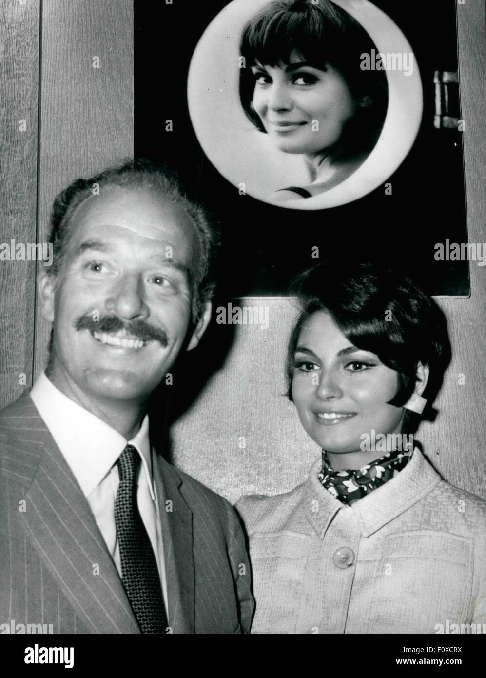 Giugno 06, 1966 - schermo italiano star Rosanna Schiaffino e suo marito Alfredo Bini, produttore di molti film, tenere una conferenza stampa a smentire la loro separazione. Un quotidiano romano ha scritto il preavviso. Mostra fotografica di Rossana Schiaffino e suo marito Alfredo Bini. Foto Stock