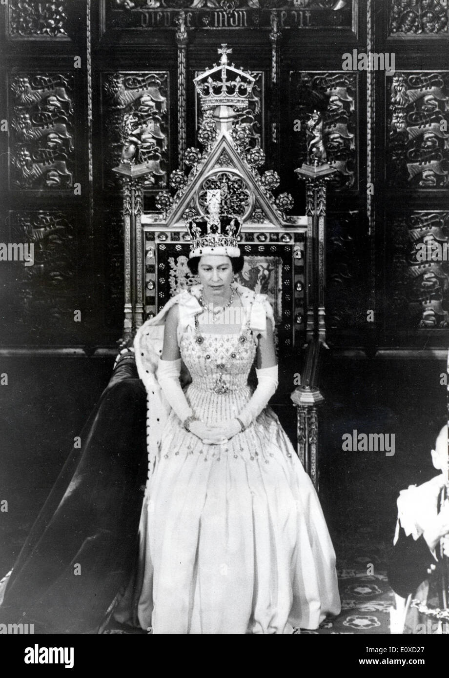 La regina Elisabetta II porta il parlamento Foto Stock
