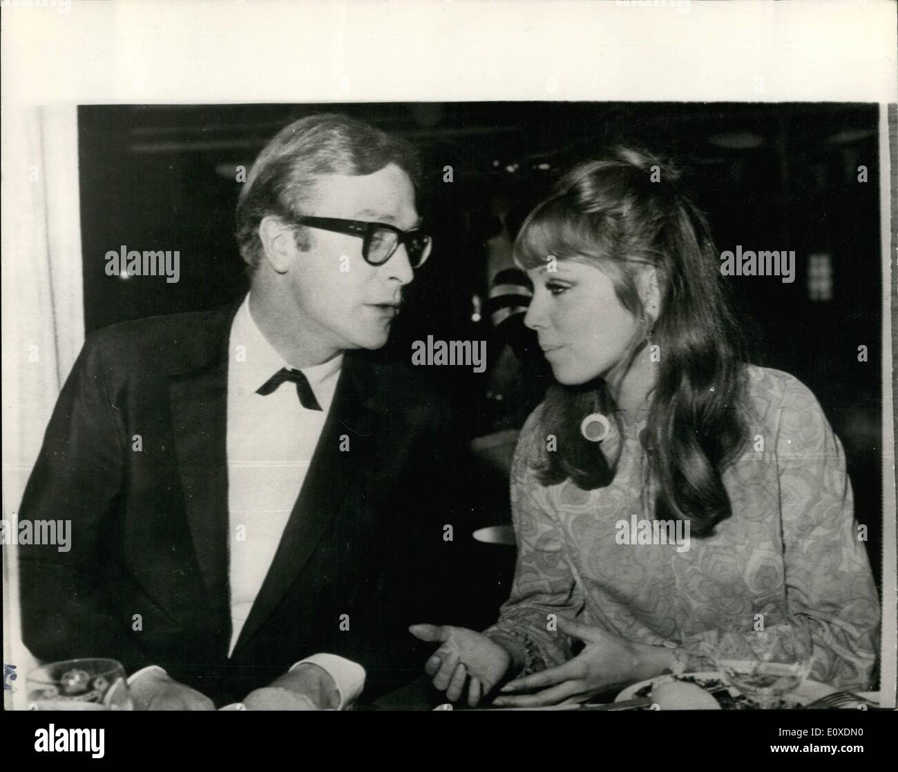 Maggio 05, 1966 - Cannes Film Festival. Mostra immagine: Michael Caino con Elizabeth Ersy in un possibile ne Pic Foto Stock