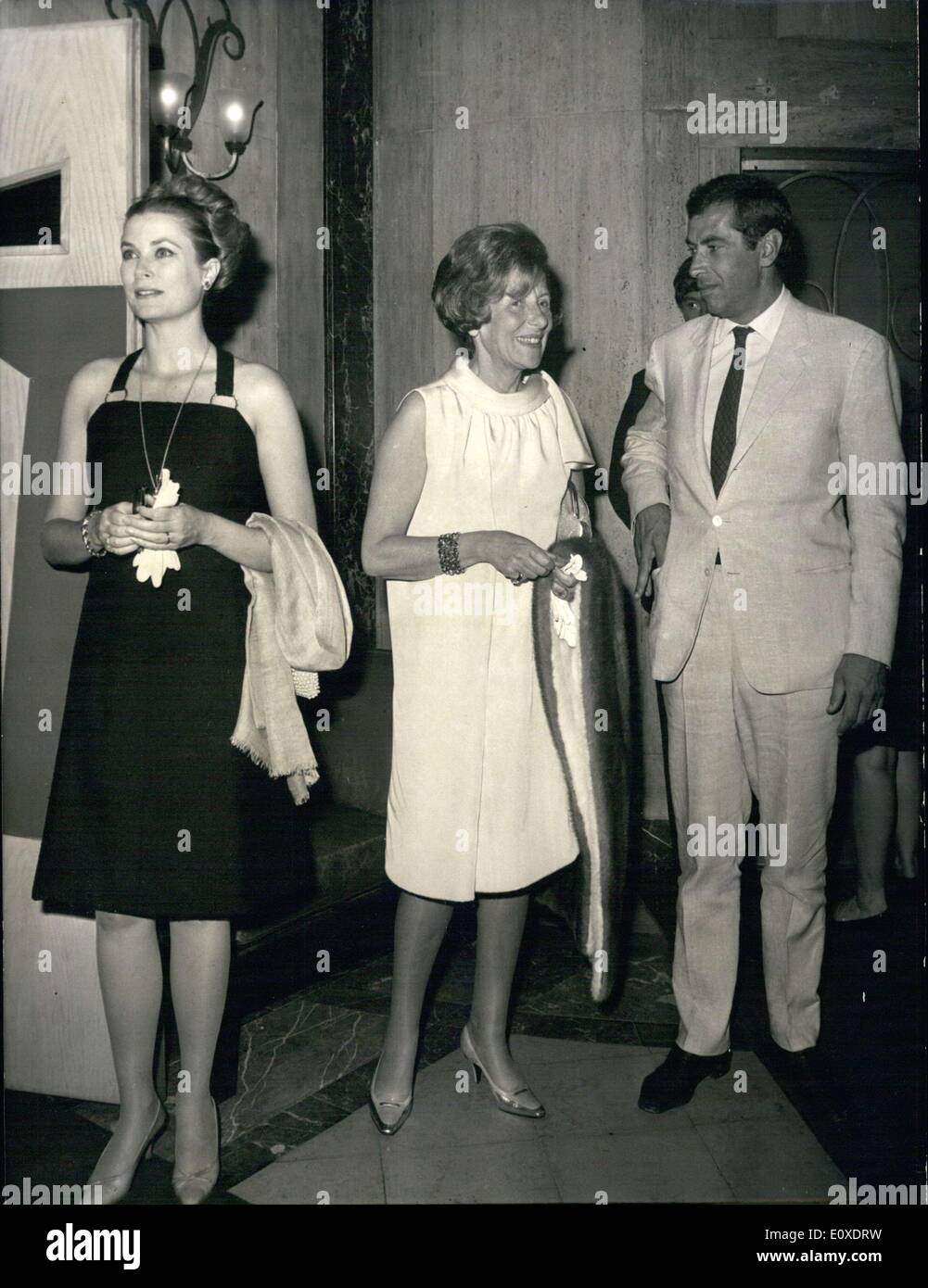 Giugno 21, 1966 - Roger Vadim, la Principessa Grace, la sig.ra Edgar Faure Foto Stock