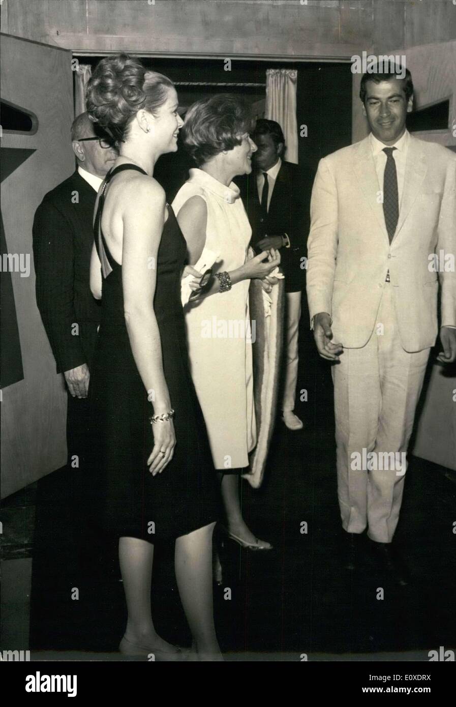 Giugno 21, 1966 - La Principessa Grace, Roger Vadim, la sig.ra Edgar Faure Foto Stock