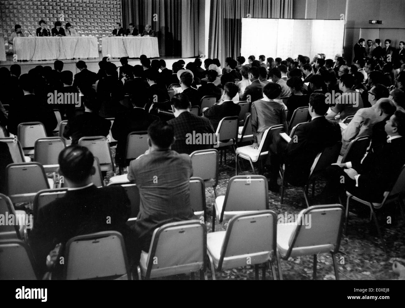 I Beatles durante una conferenza stampa tenutasi a Tokio Foto Stock