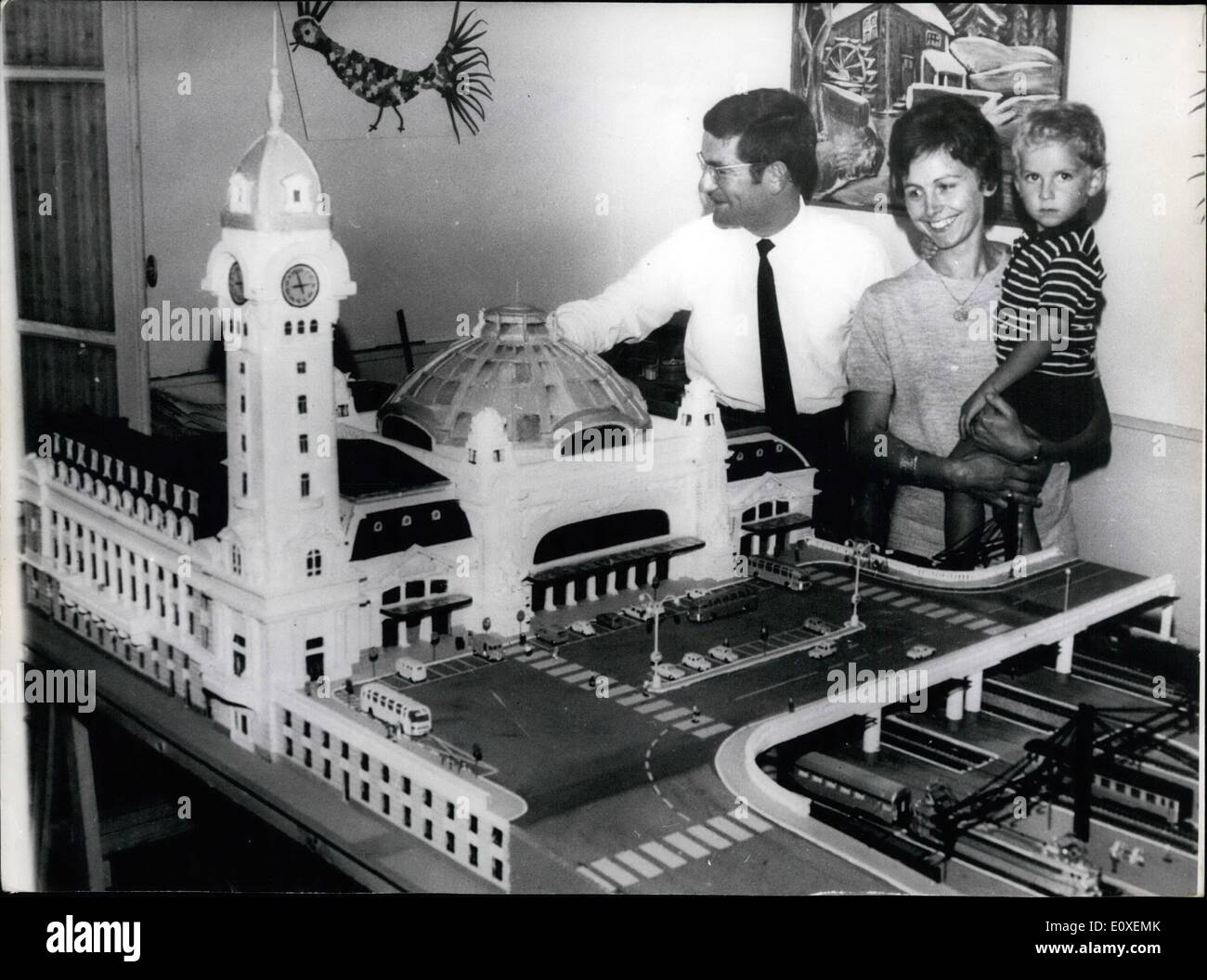 Agosto 08, 1966 - un giocattolo che molti un Tcot farebbe invidia: un ragioniere da Saint Leonard entral Francia) il cui hobby è la costrut Foto Stock