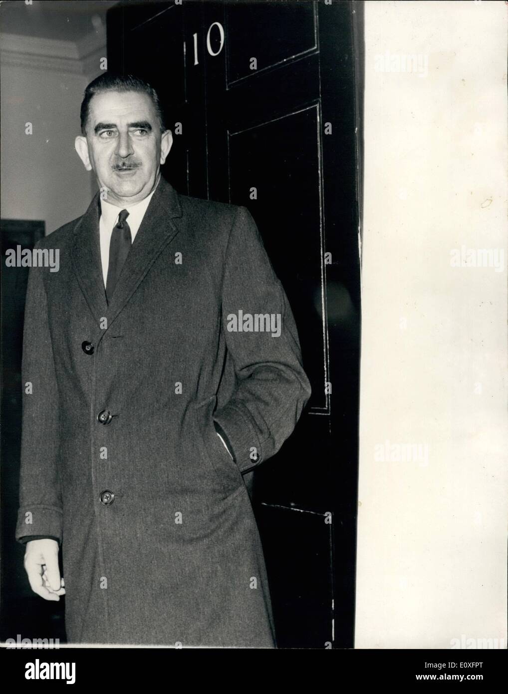 Nov. 11, 1966 - Sig. a Bowden no.10 dopo il suo ritorno dalla Rhodesia. Il sig. Herbert Bowden. Il commonwealth setarym restituito thi Foto Stock