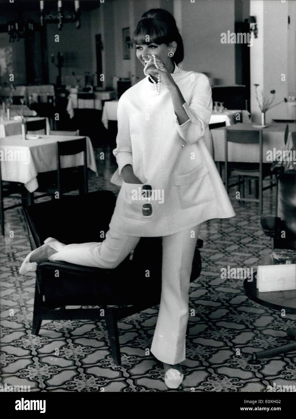 Gen 01, 1967 - Il British Film Festival in Sorrento. La foto mostra bellissima attrice Claudia Cardinale ospite del festival. Ella è catturare ora un italiano western diretto da Sergio Leone e con Henry Fonda e James Coburn. Foto Stock