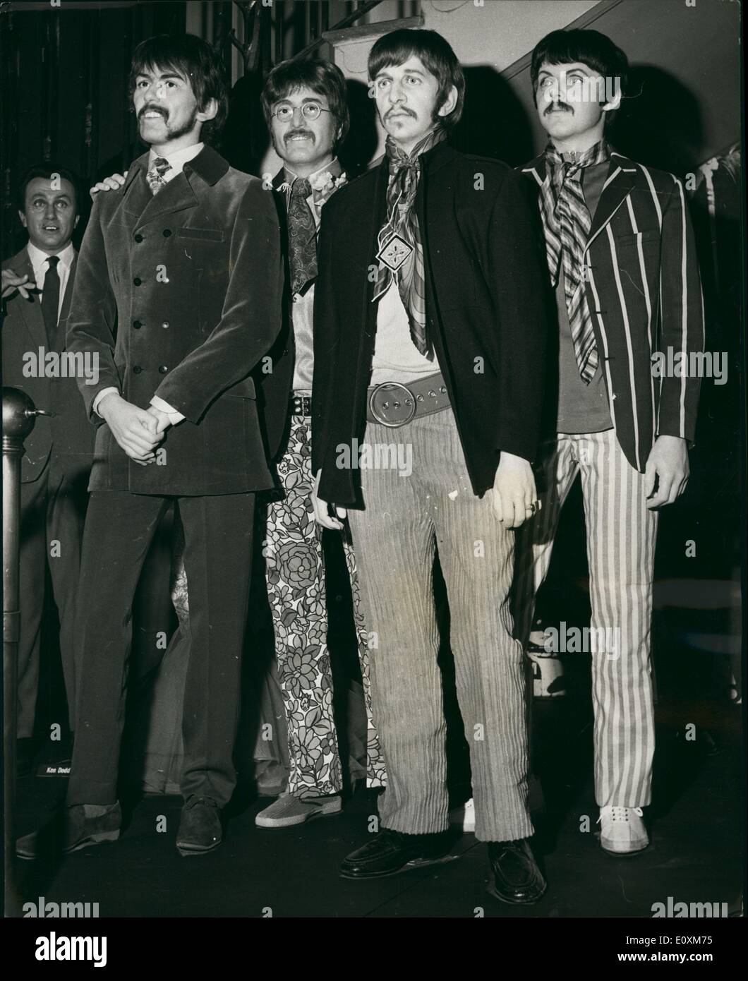 Apr. 04, 1967 - faccia un ascensore per i Beatles: quei ragazzi alla moda,  i Beatles, la cui ogni movimento provoca un mescolare tra loro milioni di  fan, hanno avuto un lifting-in