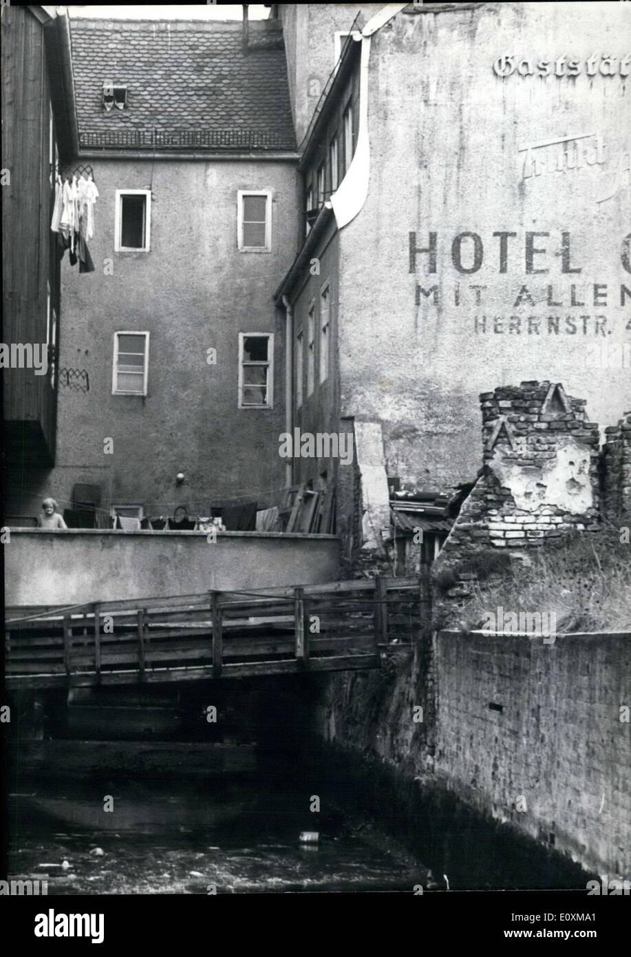 13 maggio 1967 - un hotel fatiscente, pubblicizzato come uno ''con tutti i comfort. ESS. Foto Stock